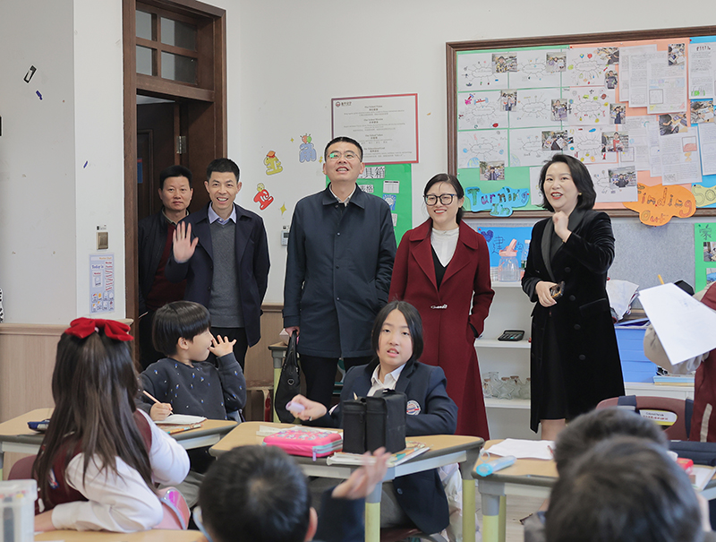 蕪湖市副市長朱的娥一行赴新華公學考察